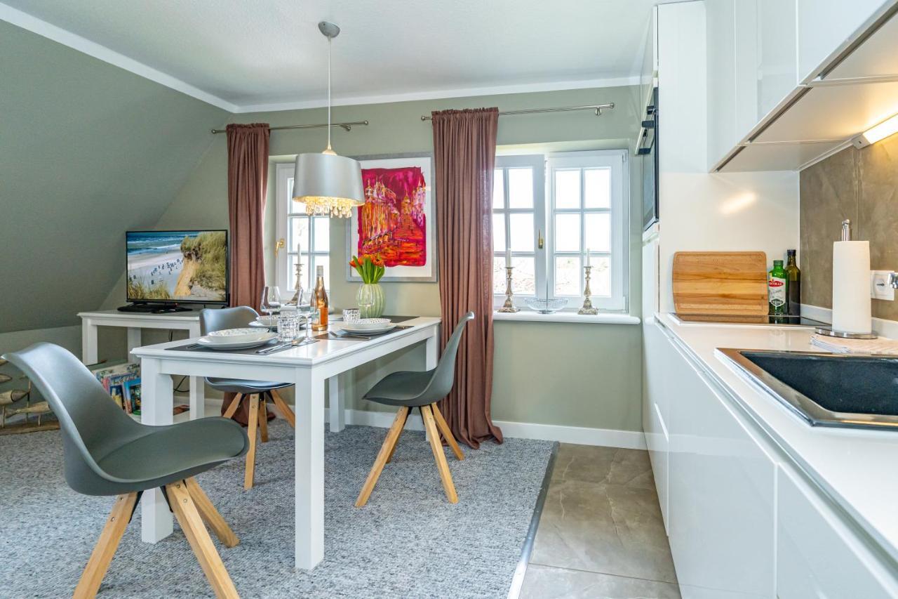 Gemuetliche Wohnung Unter Reet Mit Pool Und Sauna In Keitum Exterior foto